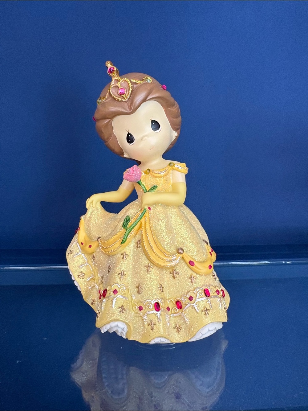 Beauty & the Beast Belle figurine- Disney Showcase & Precious Moments